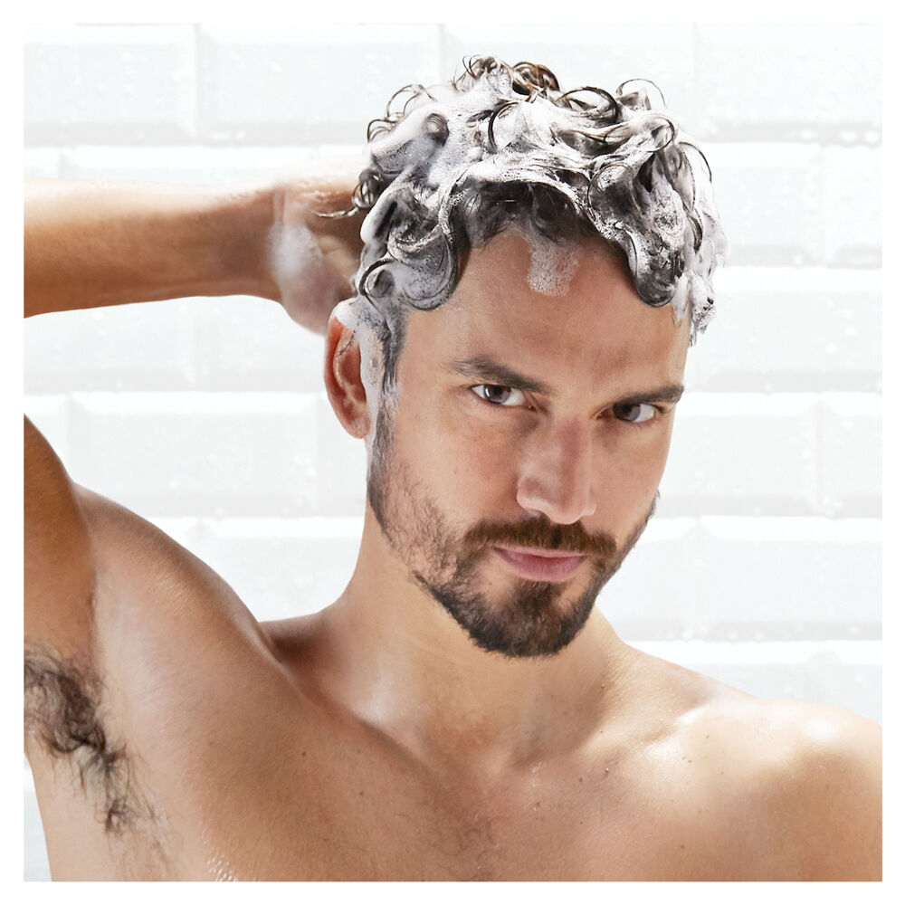Head & Shoulders Men Ultra Pulizia Profonda Antiforfora con Carbone Shampoo 225 ml, , large