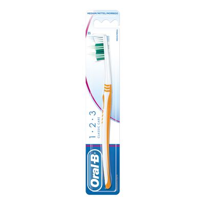 Oral-B Classic Care Spazzolino Medio